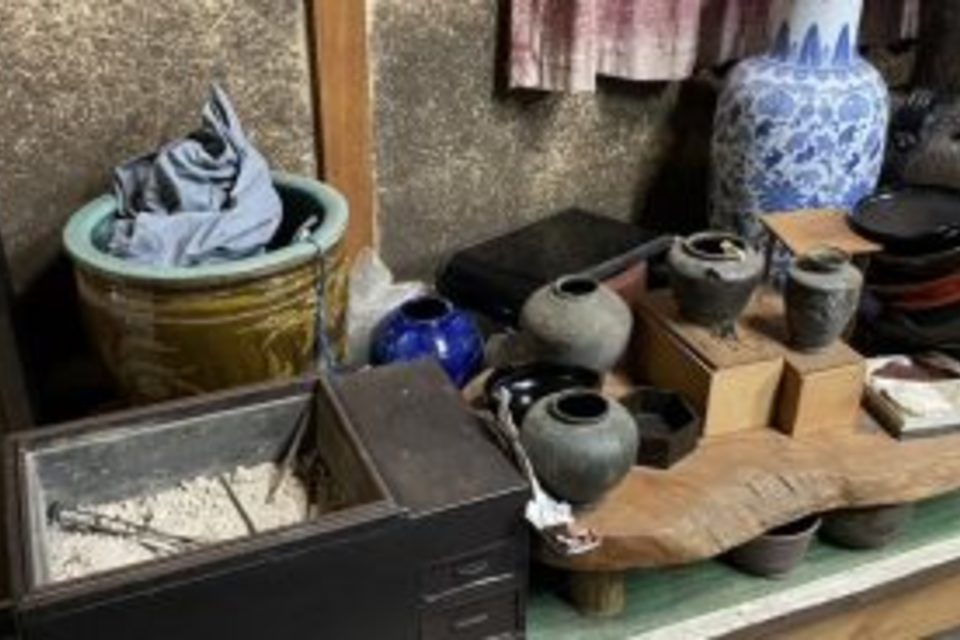 岡山市南区築港:火鉢,銅製花瓶,花台,備前焼,花入,染付,盆,ギフトなど多数を出張査定,買取をさせて頂きました。の画像