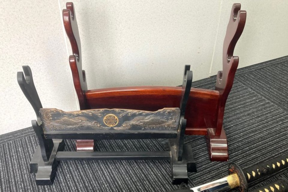 岡山市北区中井町:武具,模造刀,刀掛け,工芸品など多数を店頭査定、買取させて頂きました。の画像