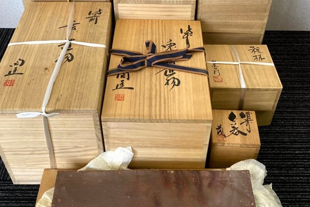 岡山市北区久米:備前焼,花器,花瓶,盃,皿,置物など多数を店頭査定,買取しました。の画像