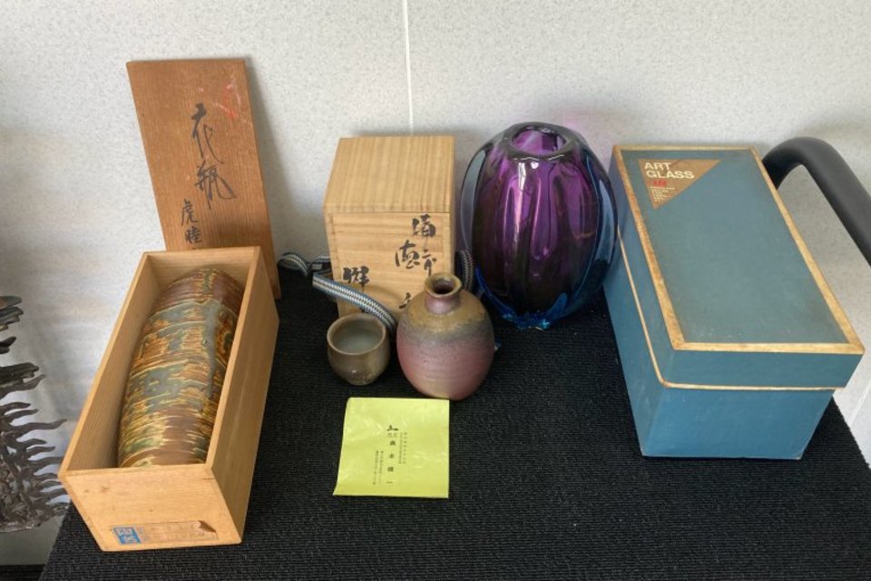 岡山県高梁市:備前焼,花入,徳利,盃,茶道具,工芸品など多数を店頭査定,買取(持ち込み)させて頂きました。の画像