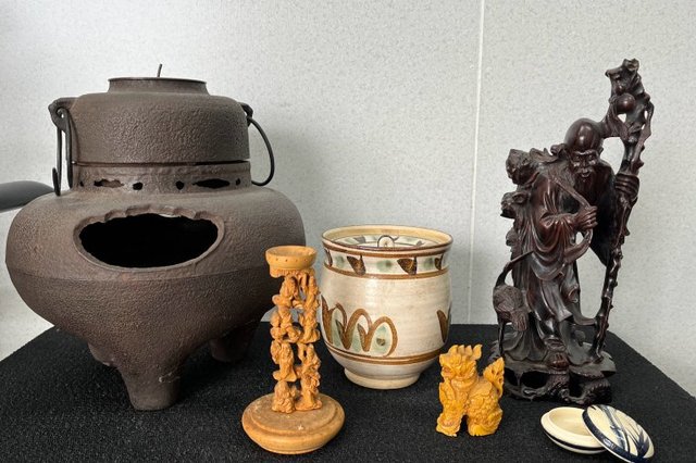 岡山市南区洲崎: 茶道具,茶釜,水指,香合,木彫り置物備前焼,茶碗など多数を店頭査定買取しました。の画像