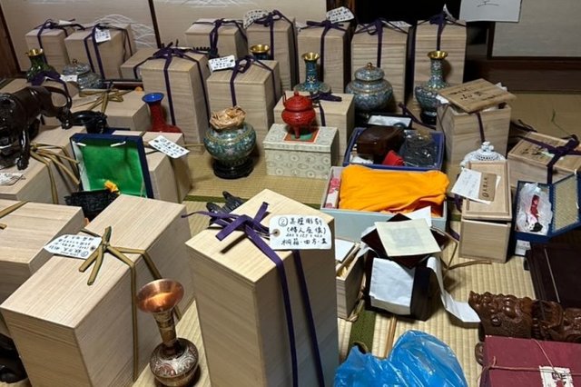 岡山市北区久米:七宝焼,花瓶,花入,堆朱,備前焼,工芸品,木彫り,置物,掛軸など多数を出張査定,買取(訪問)しました。の画像