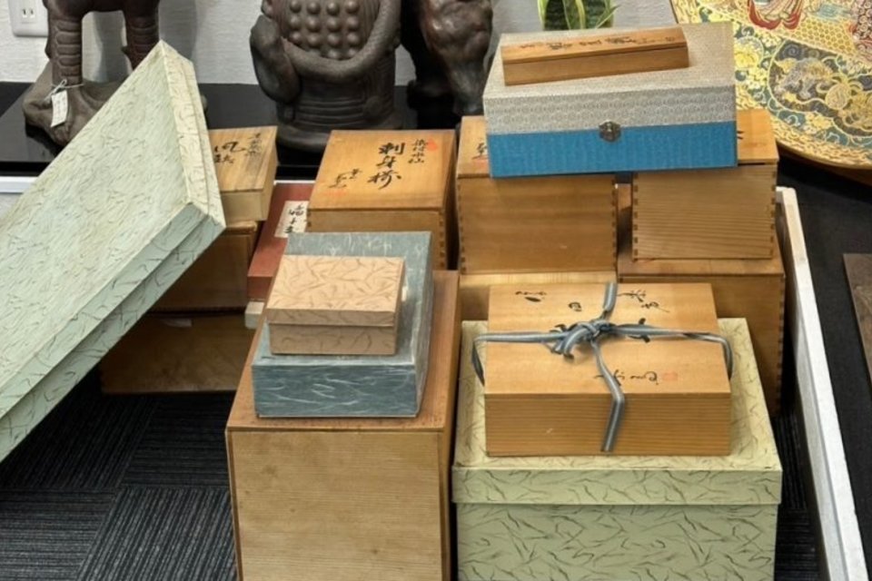 岡山市北区吉備津:備前焼,花器,壷,皿,置物,絵画,掛軸,工芸品など多数を店頭査定,買取しました。の画像