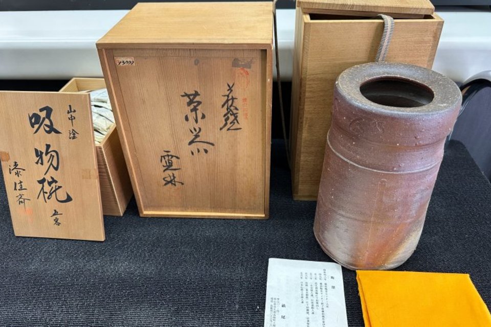 岡山市南区築港元町:備前焼,萩焼,茶道具,茶碗,花瓶,茶器,椀,工芸品など多数を店頭査定,買取(持ち込み)しました。の画像