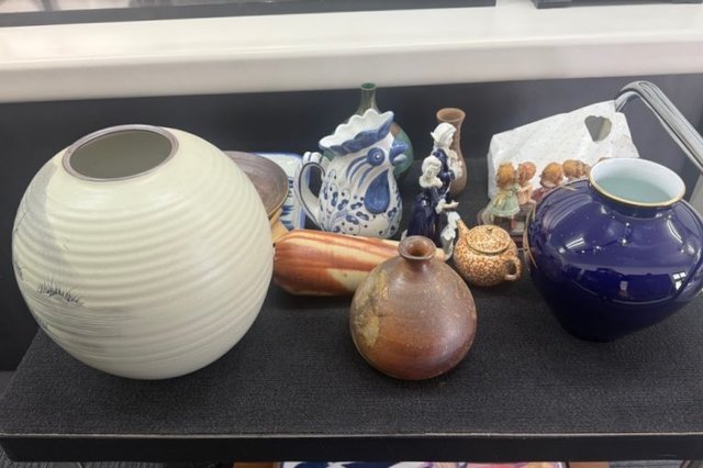 総社市溝口:備前焼,信楽焼,徳利,皿,花瓶,茶器,急須,置物,陶磁器,工芸品など多数を店頭査定,買取(持ち込み)しました。の画像