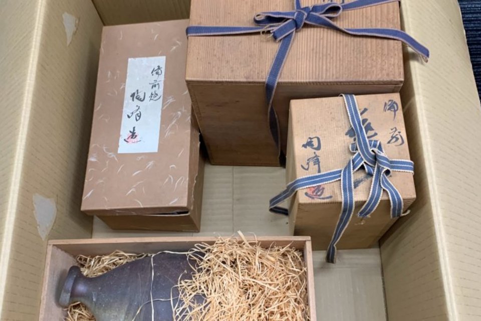 岡山市北区弓之町:備前焼,花入,徳利,盃,茶道具,工芸品など多数を店頭査定,買取(持ち込み)させて頂きました。の画像