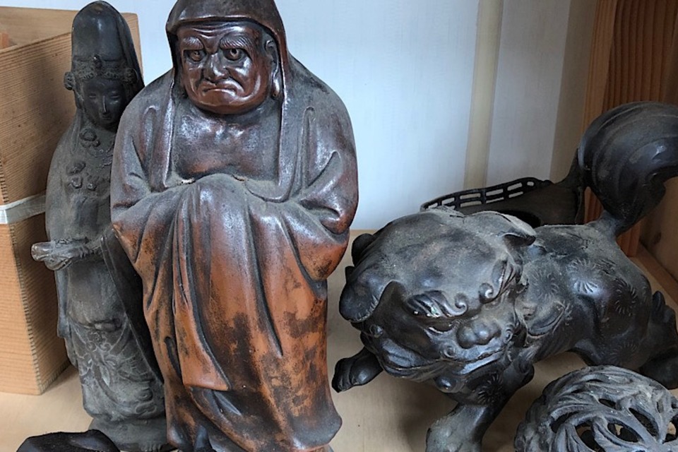 岡山市北区川入:出張買取にて備前焼,達磨,置物,銅器,獅子など多数を出張査定(訪問)させて頂きました。の画像