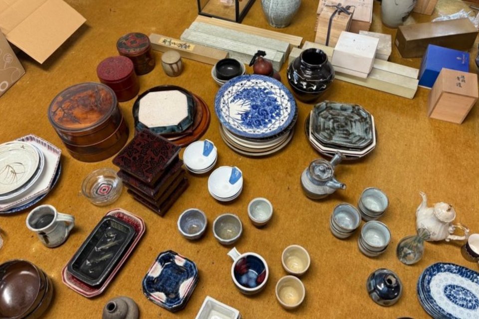 井原市井原町:骨董品,工芸品,備前焼,染付,置物,茶碗,皿,花器,急須,盆,取込み盆,掛軸など多数を出張査定,買取（訪問）しました。の画像