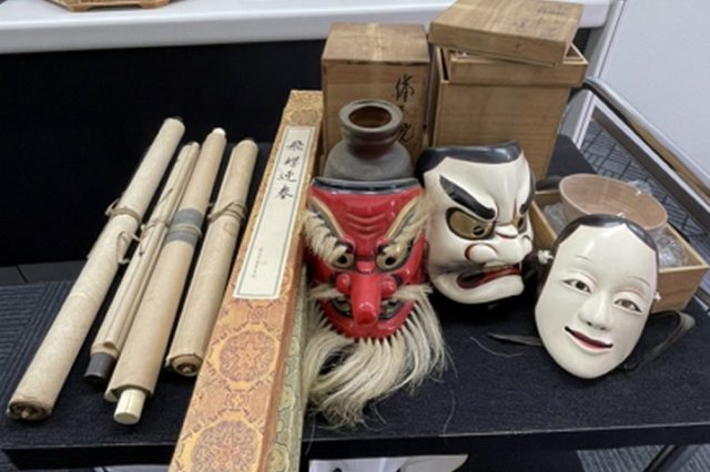 倉敷市亀島:備前焼,花瓶,茶碗,備中神楽面,掛軸など多数を店頭査定,買取(持ち込み)させて頂きました。の画像