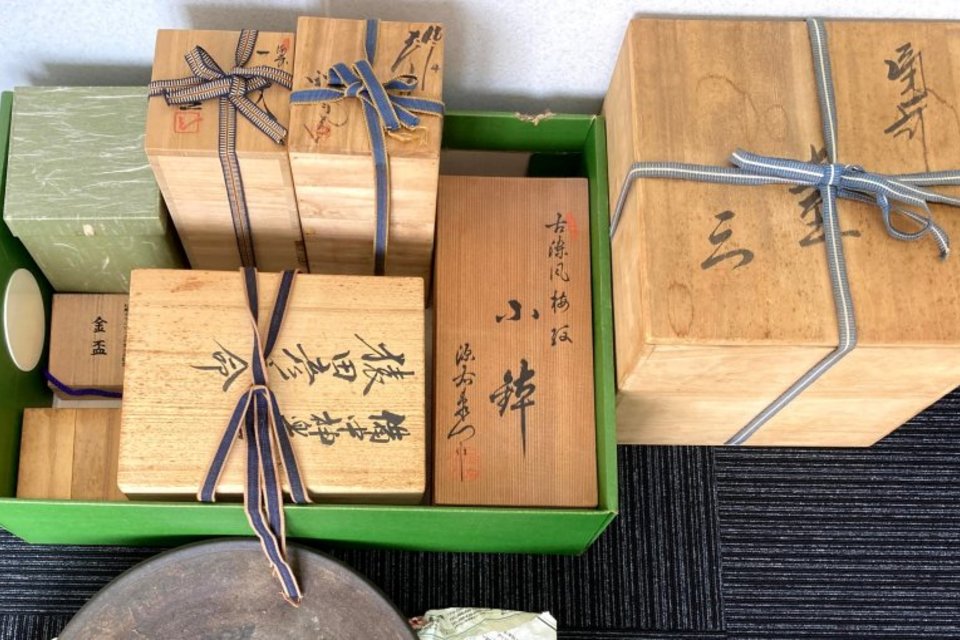総社市小寺:備前焼,茶道具,茶碗,壷,鉢,備中神楽面など多数を店頭査定,買取しました。の画像