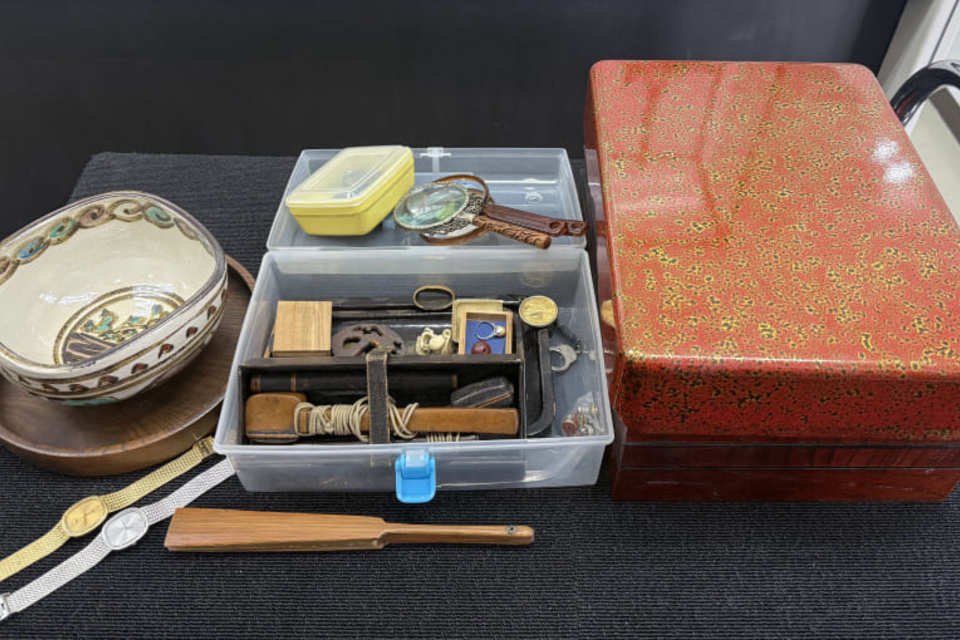 蔵の美本店：骨董品、美術品、工芸品、鉢、皿、茶碗、貴金属など多数を店頭査定,買取（持ち込み）しました。の画像