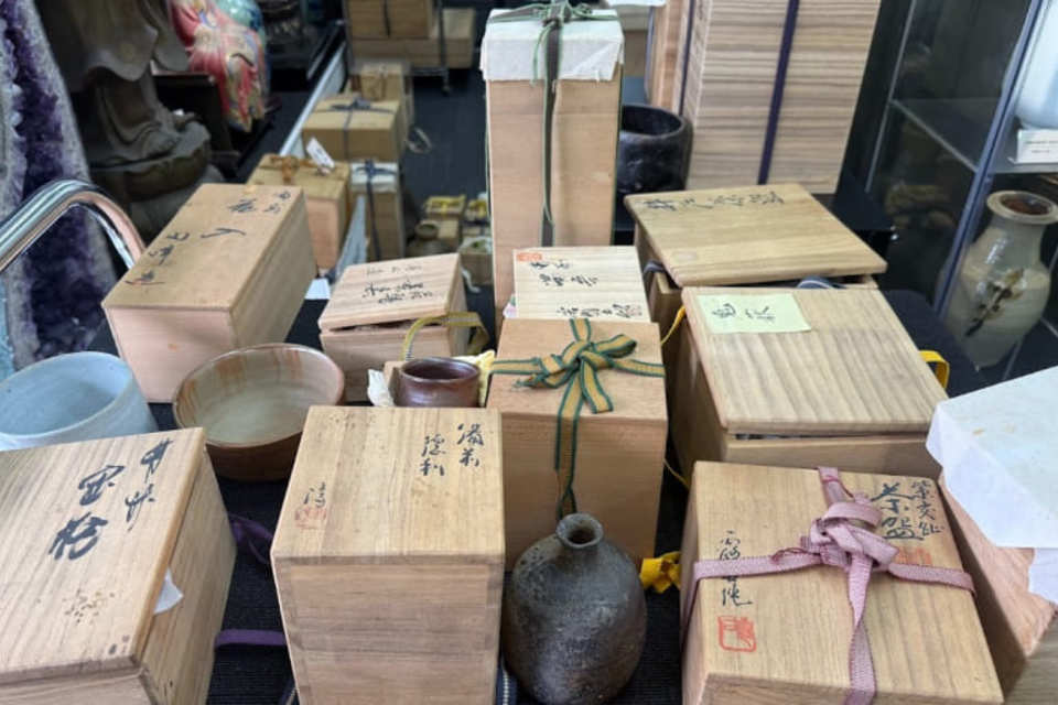 【倉敷市：蔵の美本店】備前焼の酒器、徳利、皿、茶道具など多数を店頭査定、買取（持ち込み）しましたの画像