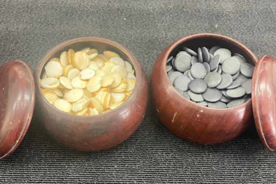 蔵の美本店で岡山市在住のお客様より古い碁石を持ち込み査定の画像