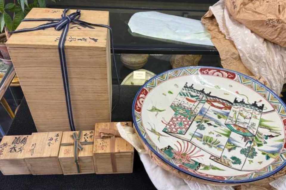 蔵の美本店で岡山市南区在住のお客様より備前焼、ぐい飲み、酒器、花瓶、大皿を持ち込み査定の画像