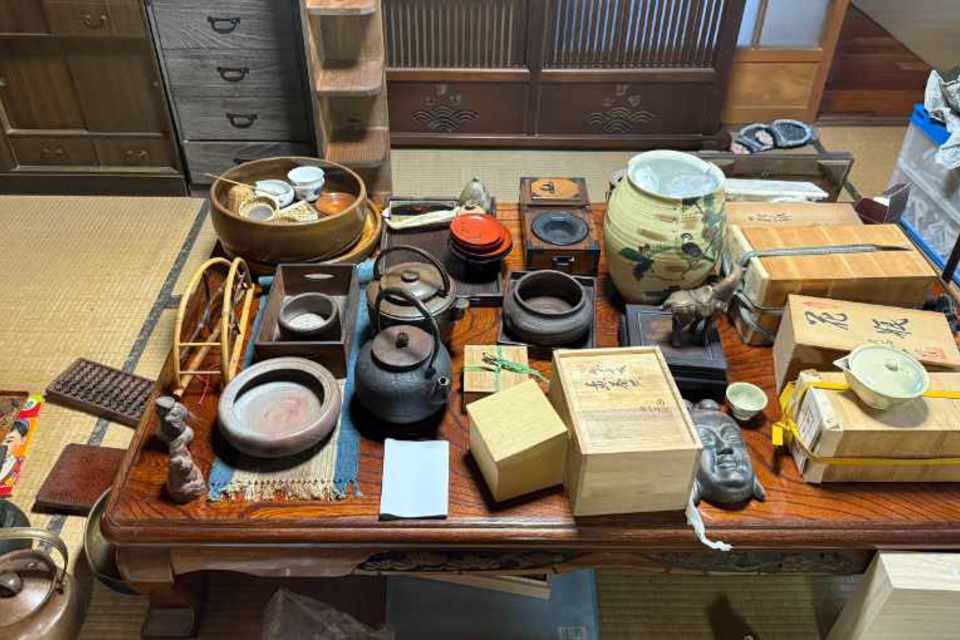 実家の片付け、処分する前にご相談を！備前焼や古美術の買取から一括整理まで蔵の美におまかせの画像