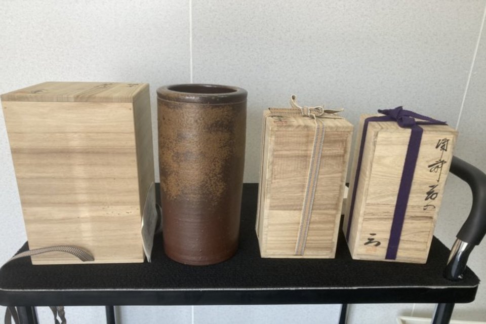 岡山県倉敷市のお客様にご来店いただき備前焼,花瓶,を店頭買取しました。の画像