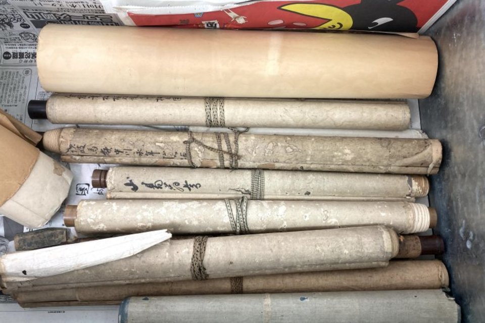 岡山県岡山市北区花尻のお客様にご来店いただき掛軸を店頭買取しました。の画像