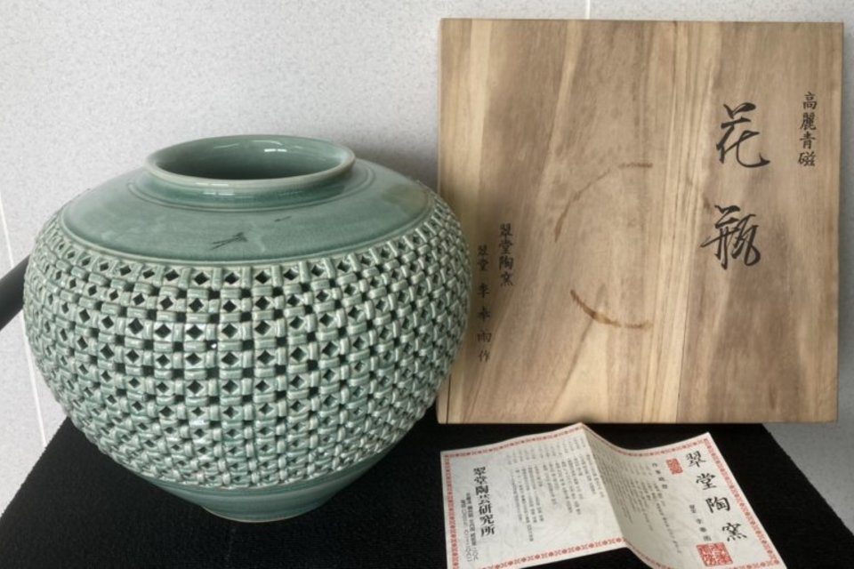 岡山県総社市:高麗青磁,花瓶を店頭査定しました。の画像