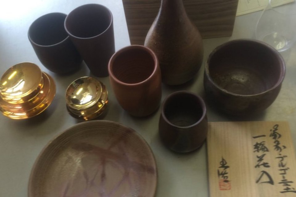 岡山県倉敷市中庄のお客様にご来店いただき備前焼,茶道具,茶碗,花入,湯呑,皿,酒盃,を店頭買取しました。の画像