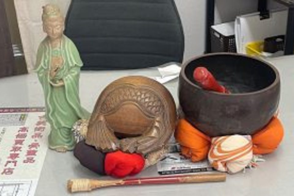 岡山県岡山市北区:古久谷,仏像,仏具,木魚,おりん,工芸品など多数を店頭査定,買取しました。の画像