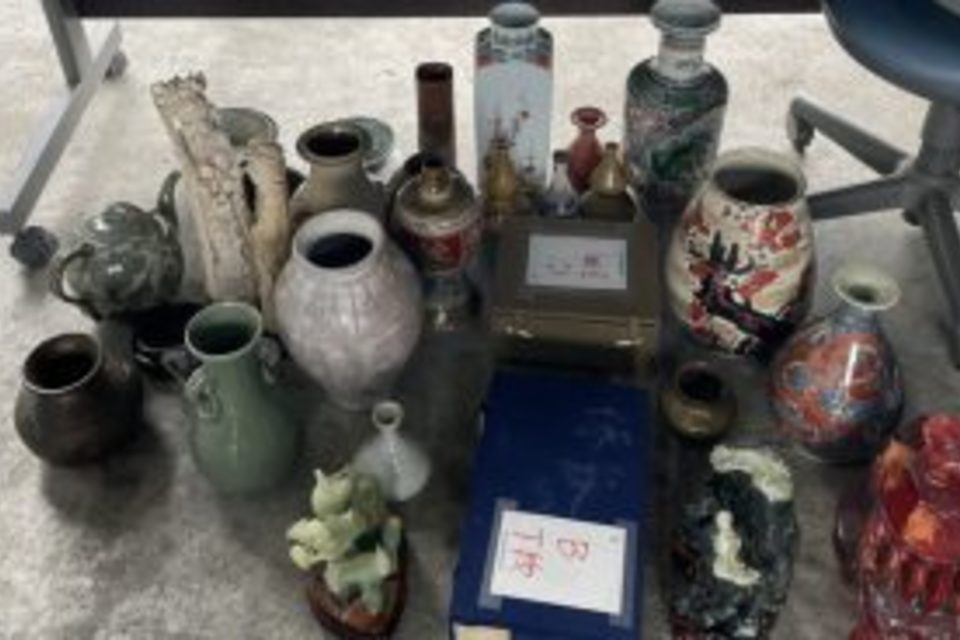 岡山県倉敷市笹沖:青磁,花瓶,九谷焼,有田焼,翡翠,置物,象牙,琉球,中国など多数を出張買取させて頂きました。の画像