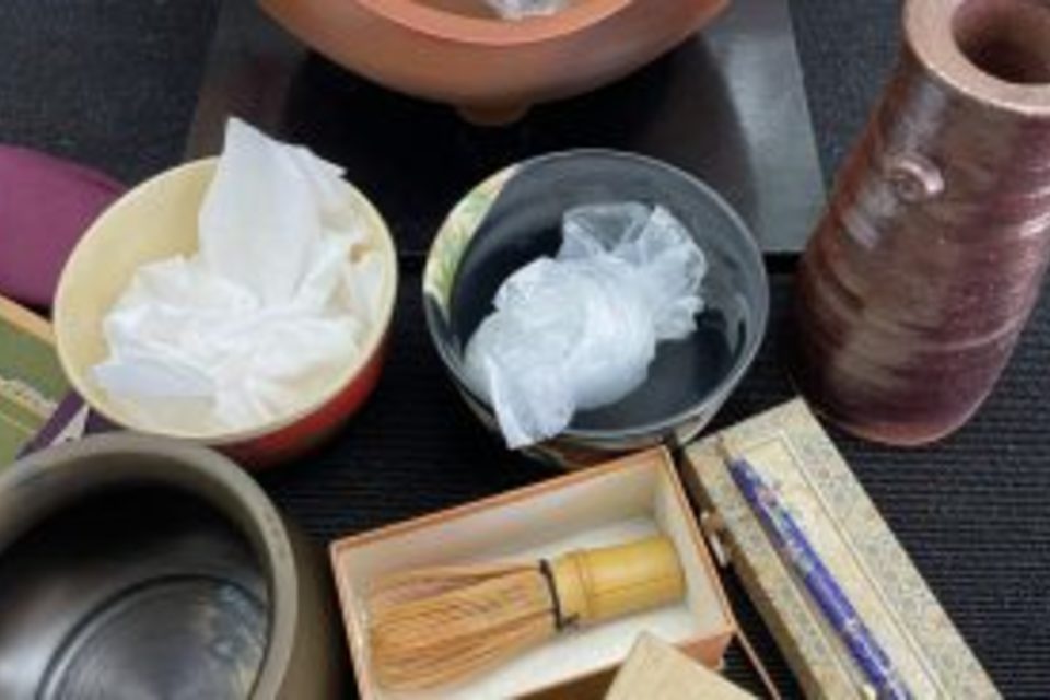 総社市総社:茶碗,花瓶,建水,七宝のペン,茶筅など多数を店頭査定、買取しました。の画像