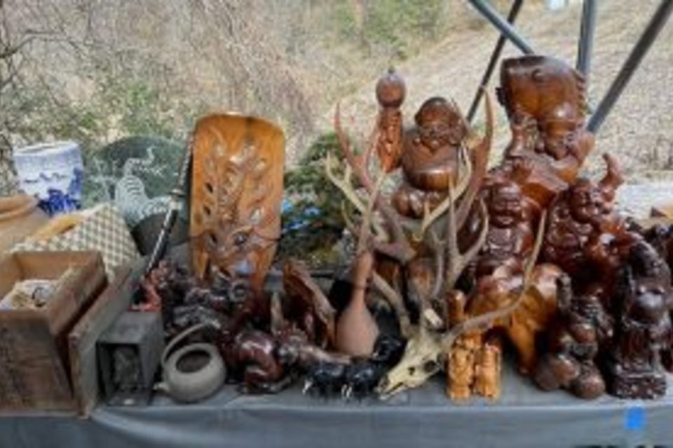 浅口市鴨方町:木彫り,置物,珊瑚,鉄瓶など多数を出張査定,買取しました。の画像