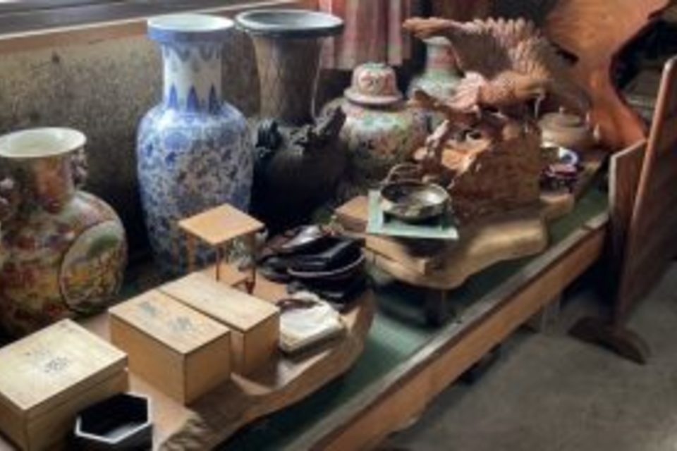 岡山県浅口市金光町:九谷焼,花瓶,中国,花瓶,備前,茶器,染付,花入,沈香壺など多数を出張査定,出張買取致しました。の画像