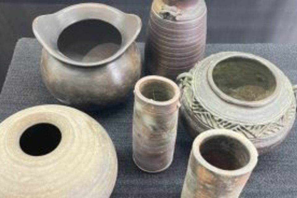 岡山市中区江崎:備前焼,花入,壺,銅など多数を店頭査定,買取しました。の画像